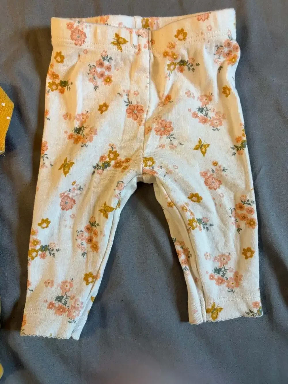 Carter's Bodysuit and Leggings Set Size 3m Yellow Polka Dot